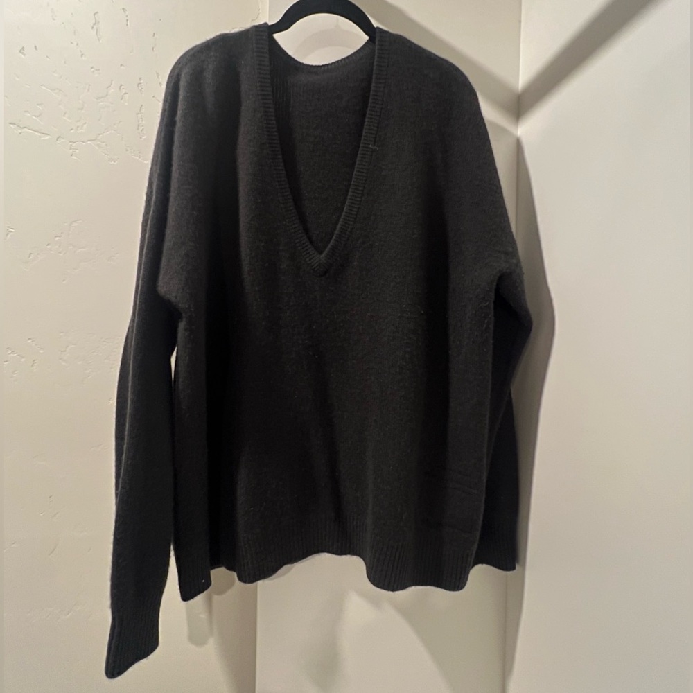 Frenckenberger Black Cashmere Mini V-Neck Sweater